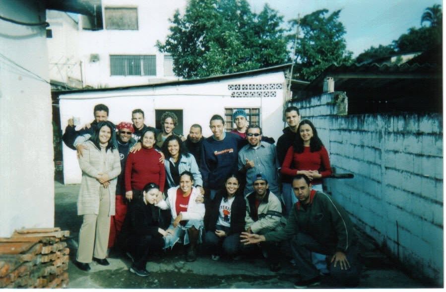 Equipe missionária e brasileiros nos primeiros anos da Calvary Chapel no Brasil